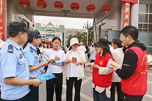 墨菲：布克投中了一些高难度的球 但我们对他的爆发也负有责任